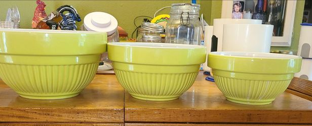 Set of 3 nesting bowls