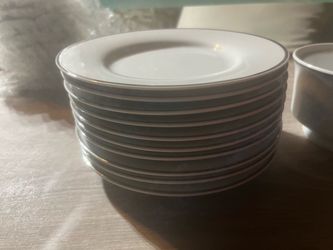 Set of White Ceramic Dinner Plates