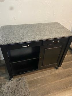 Kitchen island/ kitchen cart
