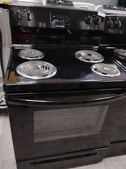 Black Frigidaire electric regular coils stove with warranty Delivery fee depends on address 🛣️🏠🚛