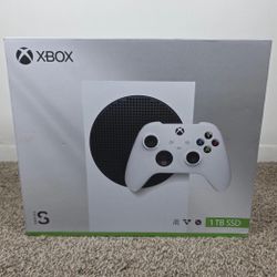 Xbox Series S 1TB All-Digital Console (Disc-Free Gaming) with Xbox Wireless Controller - 120FPS - Xbox Series S