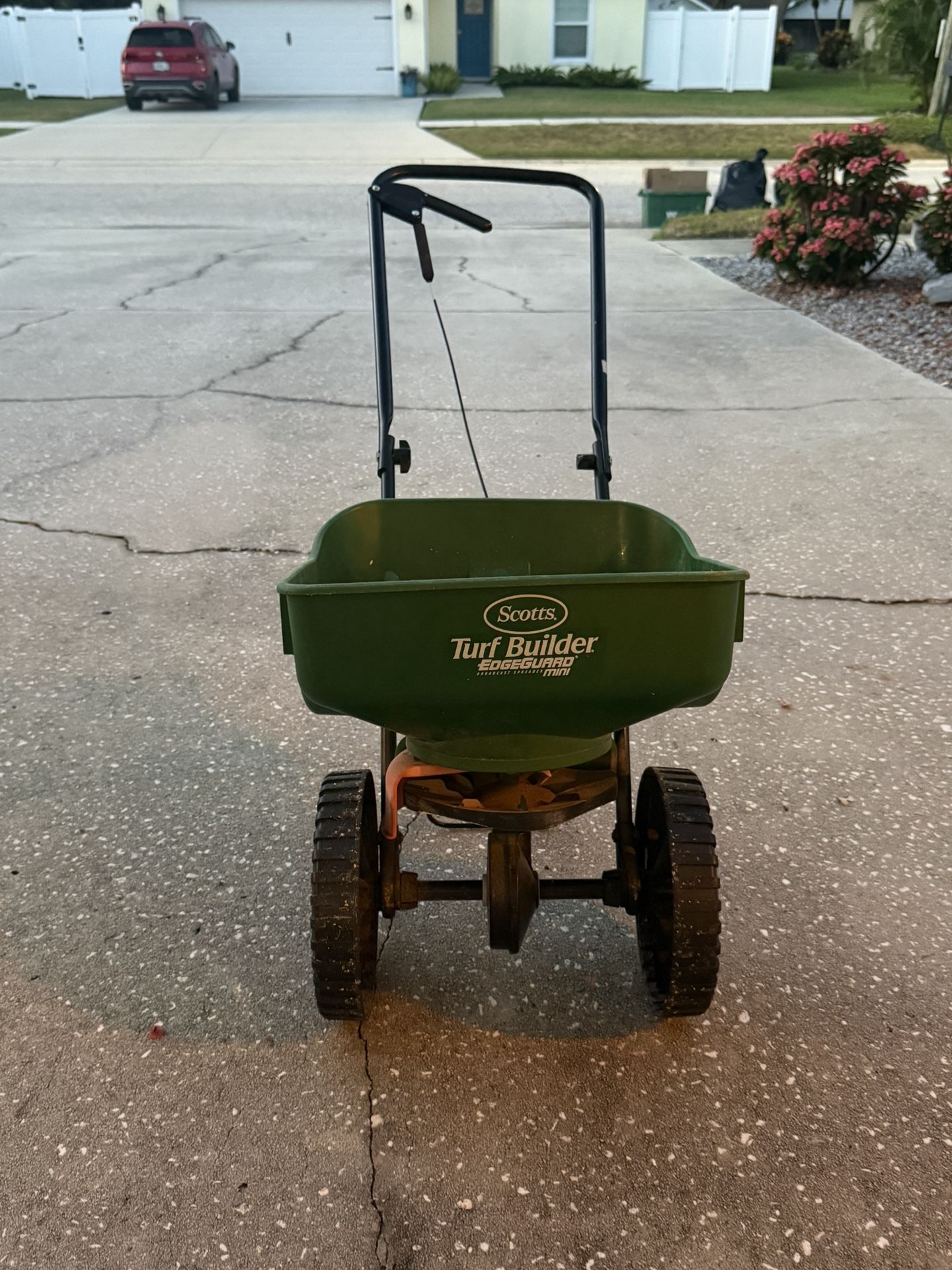 Scotts Edge Guard Spreader