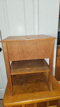 NIGHT STAND WITH DRAWER