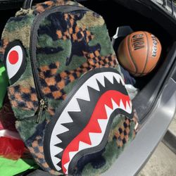 Sprayground EXCLUSIVE!!! Never To Be Found Again  Furry Backpack