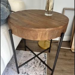 Living Spaces end Tables (2) Dunkin’ Line