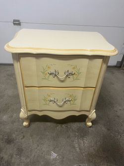 Vintage French Provincial Cabriole Leg Nightstand Wood End Table or Nightstand with 2 Drawers in Great Condition