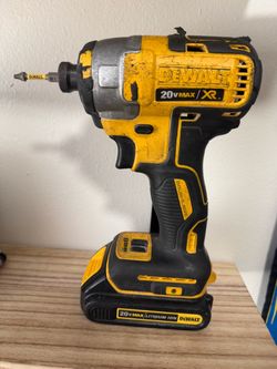 20V Max XR Dewalt Hydraulic Brushless Motor Driver Impact and One Dewalt Battery