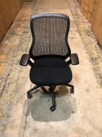 4 high end Knoll Generation chsirs