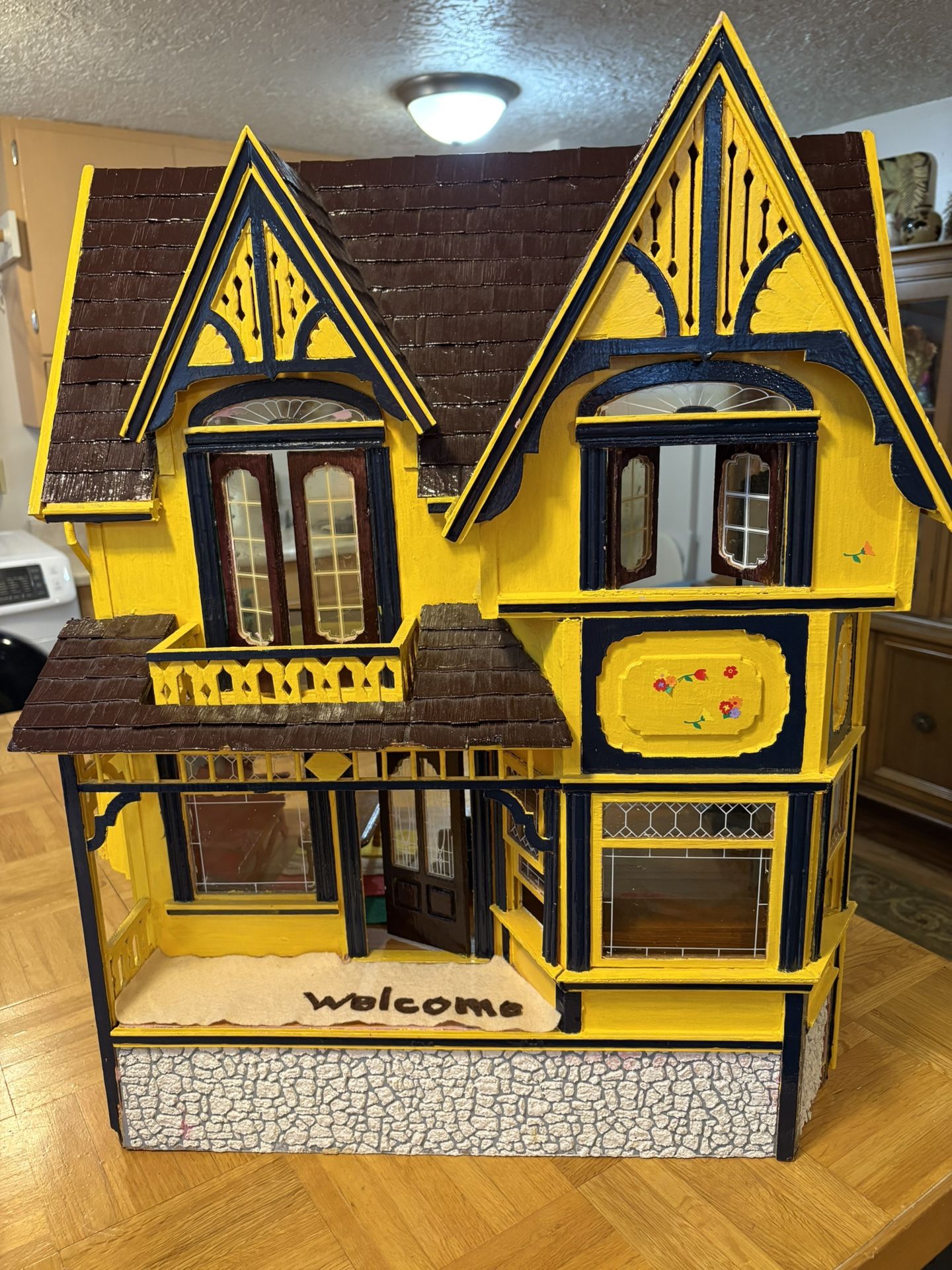 Vintage Victorian Dollhouse