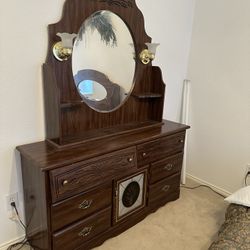 Dresser With Mirror