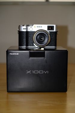 Fujifilm x100vi Silver Agent Excellent w/ B+W Filter