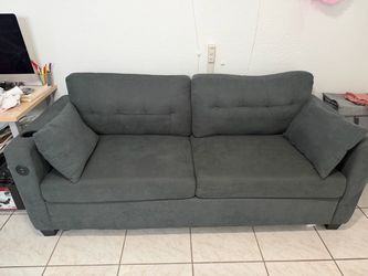 Sleeper Sofa with USB Ports and Cup Holders.  Iñ