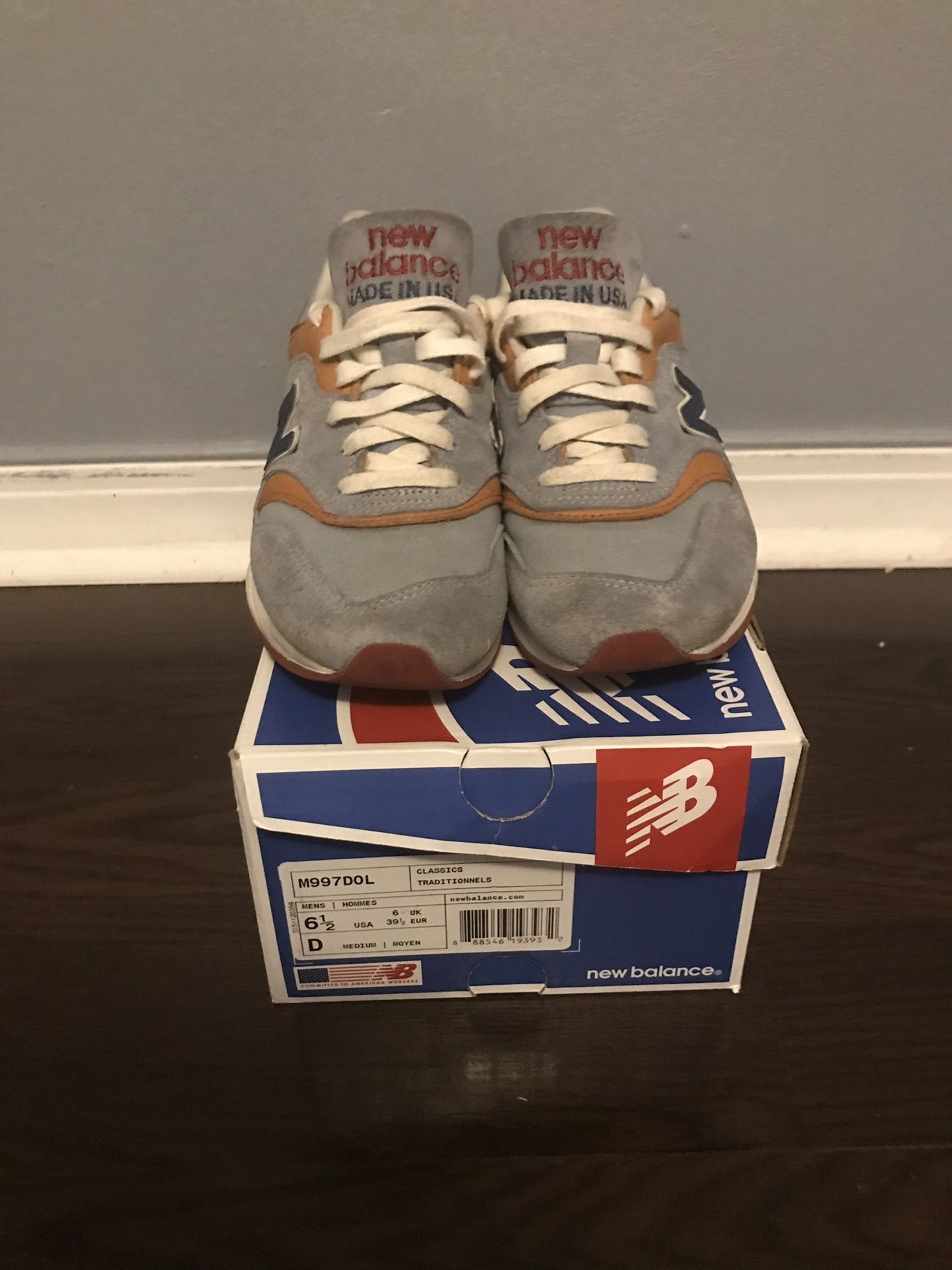 997 “Distinct Weekend” Men’s Size 6 1/2