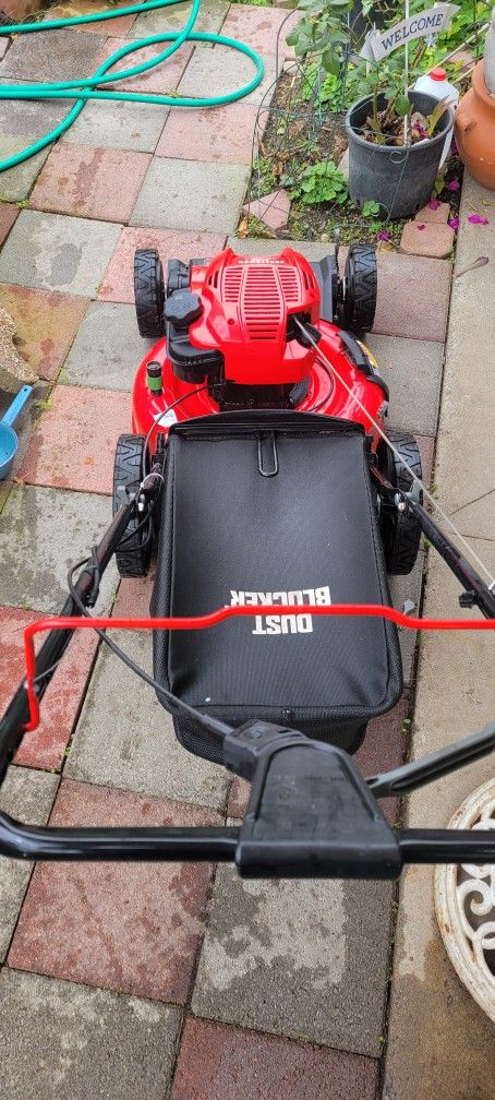 Like New Craftsman M/230 21"IN 163cc 7.25 Briggse & Stratton Selff Propelled Lawnmower