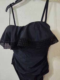 Black straple swimming suit size L