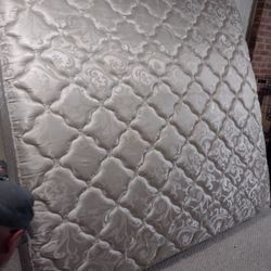 King Size Mattress And Box Spring 