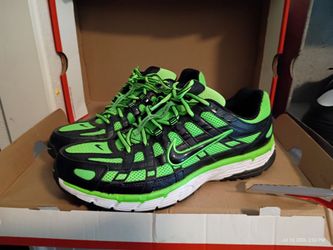 SZ 9 Nike P-6000 running shoes