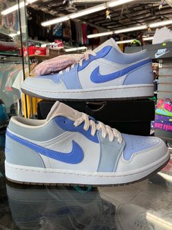 Air Jordan 1 Low SE Mighty Swooshers