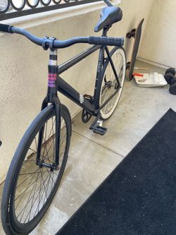 Black 6ku urban track