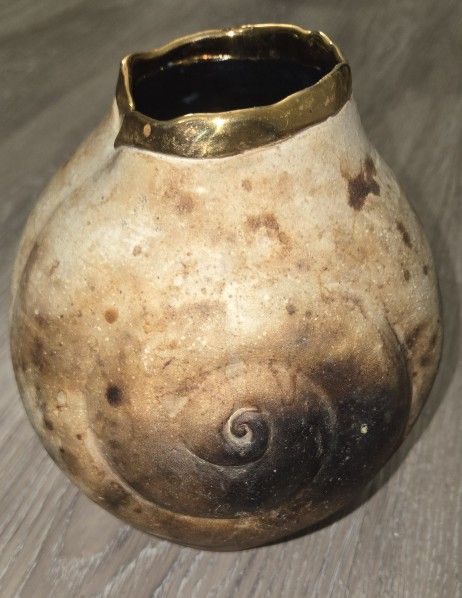 Hand Signed Sara Lund Face Vase Studio Pottery Metallic Accents 1990 Swirl Woman