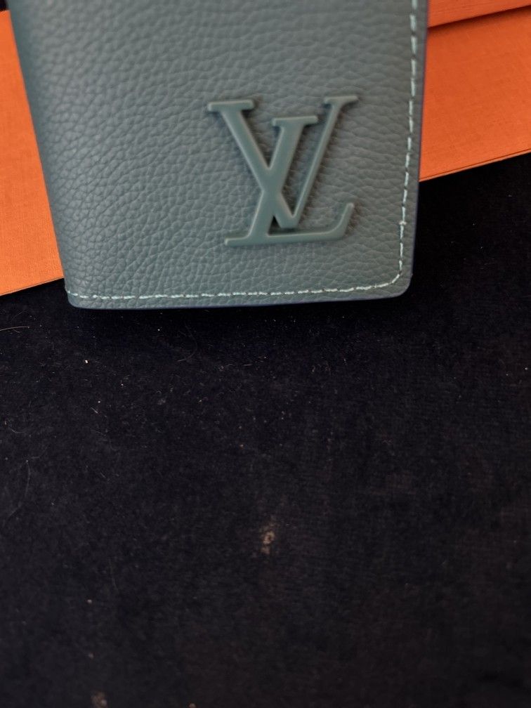 PRE OWNED L.V.. AEROGRAM POCKET ORGANIZER  & Accessories