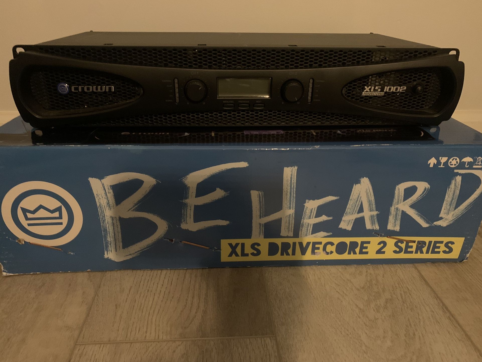 Crown XLS1002 Amplifier