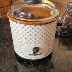 Vintage  Rival Crockpot  3.5 Q Slow cooker 