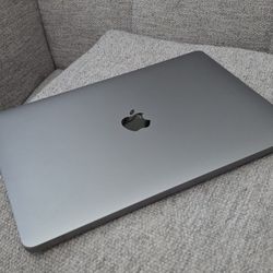 2019 MacBook AIR i5, 8GB RAM 128GB HDD