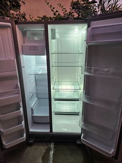 Refrigerator Works Great.  Refrigerador Funciona Muy Bien