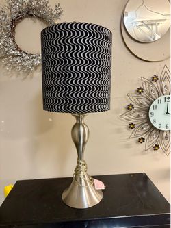 Stylish Table Lamp! 28”