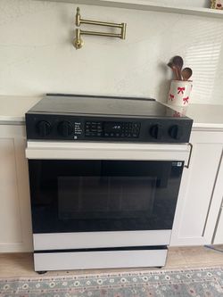 Samsung Bespoke 30 in. 5- Burner Element Smart Slide-In Electric Range in White Glass with AirFry
