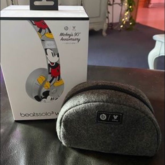 90th Anniversary Mickey Beatssolo 3 Wireless