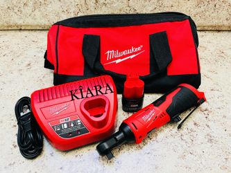 MILWAUKEE M12 3/8” Ratchet Kit Battery And Charger