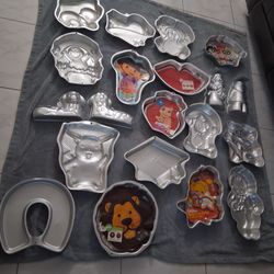 Character Cake Pans,  Round Cake Pans And Cake Turntable 