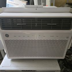 14000 Btu Ac Window Unit Works Great Blows Cold 