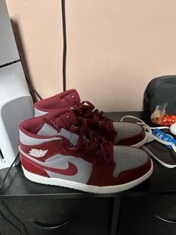Air Jordan one mid cherry woods and a 9 1/2