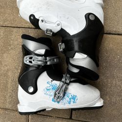 Youth Salomon Ski Boots