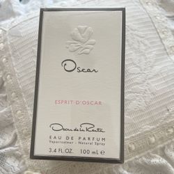 Oscar De La Renta Perfume 