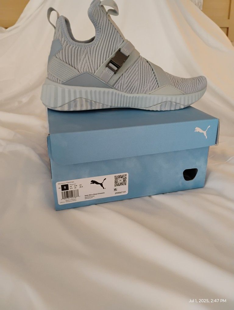 Sneakers