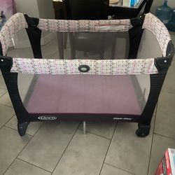 Play pen Graco