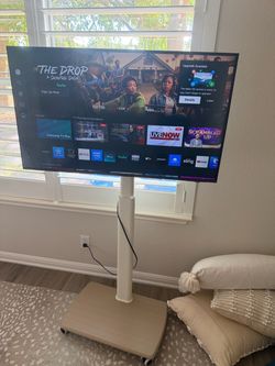 Samsung 48” Smart TV + Rolling TV Stand