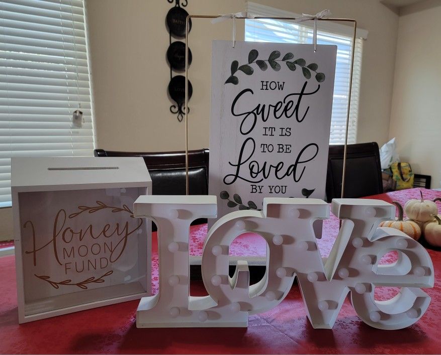💍 Wedding or Engagement Décor Set – $40 (OBO)