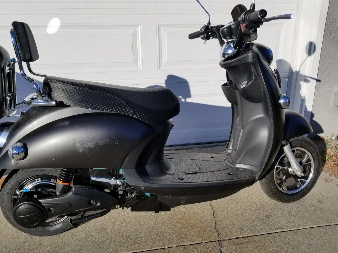 Fast Electric scooter, strong battery, 1000w like new