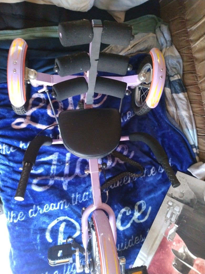 Three-wheel Freestyle Rear Wheels Turning Freestyling And Spinning Out