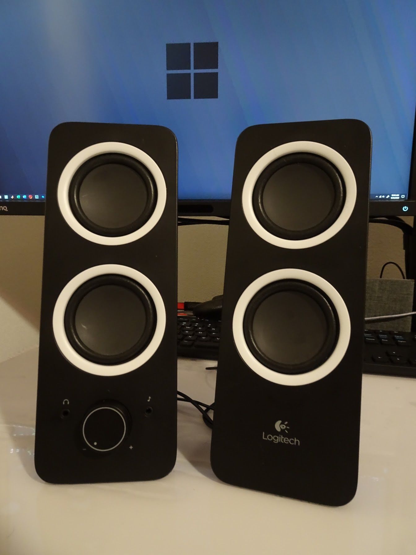 Logitech stylish elegant speakers great sound quality