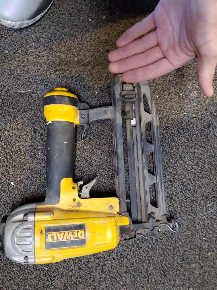 Dewalt nail gun just need fitting on air line