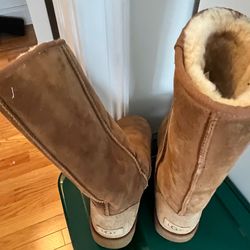 Ladies, tall UGG boots worn once or twice perfect condition
