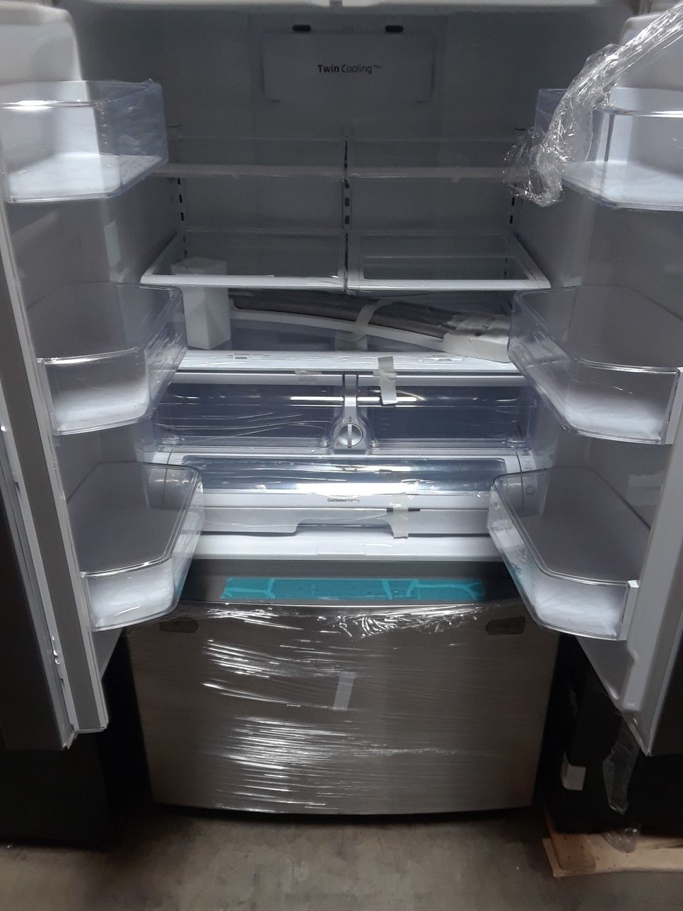 New refrigerator Samsung 36inch wide 69inch tall