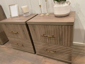 Brand New modern Set of Night Stands !