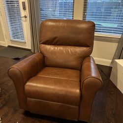 Bassett Leather Swivel Recliner (Electric)